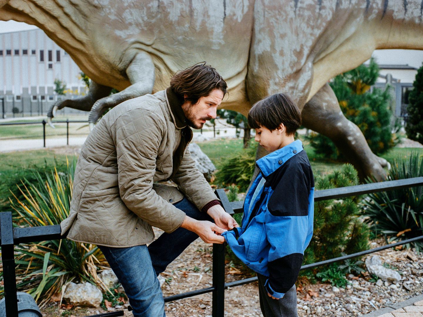 01_the_last_image_of_father_still_01 01_the_last_image_of_father_still_01